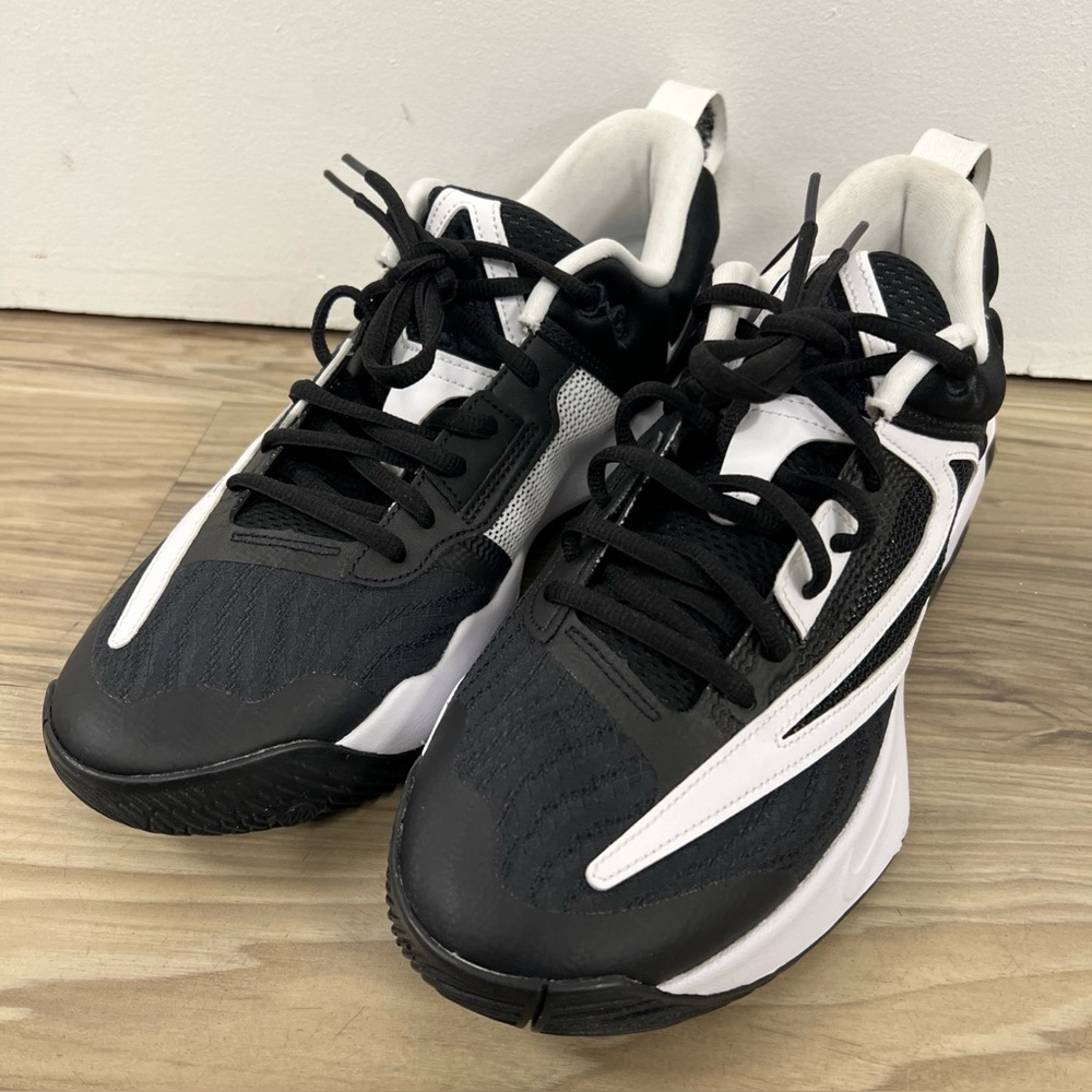 Nike Men's Black and White Athletic Sneakers